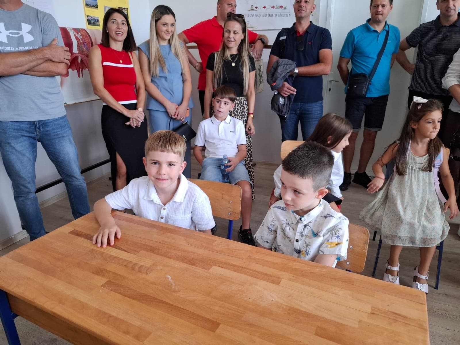 ĐACI PRVACI, DIBRO DOŠLI U ĐAČKE KLUPE,U SVET KNJIGA I ZNANJA, ŠKOLSKIH ZGODA I NEZGODA, DRUGARSTVA I ODRASTANJA